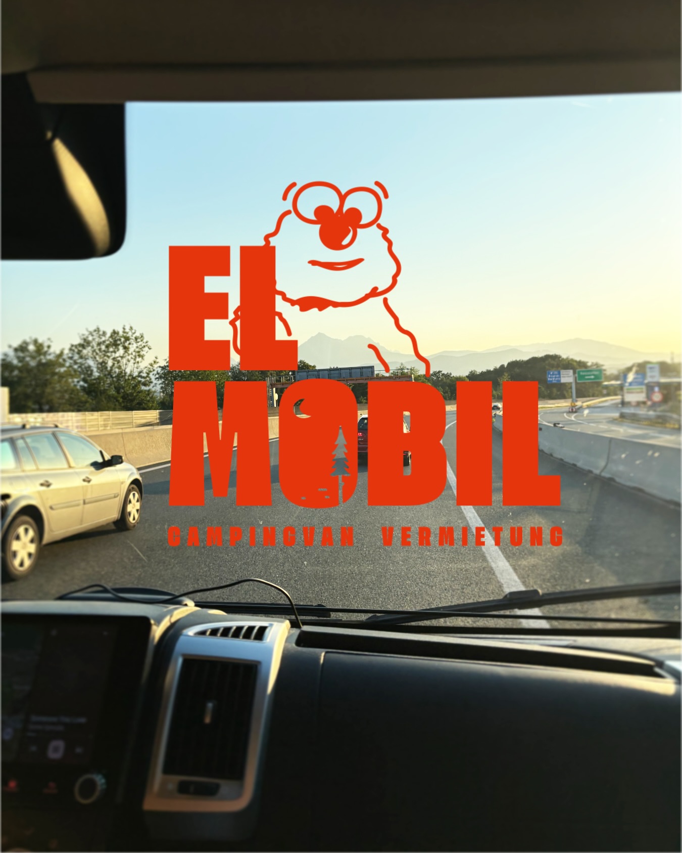 🎶 a little bit of sun is all I need 
Freust du dich auch schon so sehr auf den Sommer? ☀️
Fenster runter. Musik an und einfach losfahren - Richtung Berge, Sonnenuntergang, Freiheit.

Die gute Nachricht: wir haben für die kommende Saison noch Kapazitäten! 
📆 im März und Juli sind noch Buchungen möglich - und auch für die Osterferien gibt’s noch verfügbare Tage 🐰

Einfach Buchungsanfrage stellen - Link in Bio ✨
#sommer #urlaub #campingurlaub #roadtrip